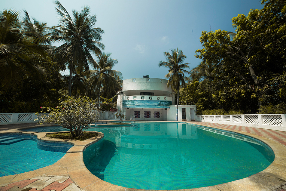 Swimming Pool & Jacuzzi